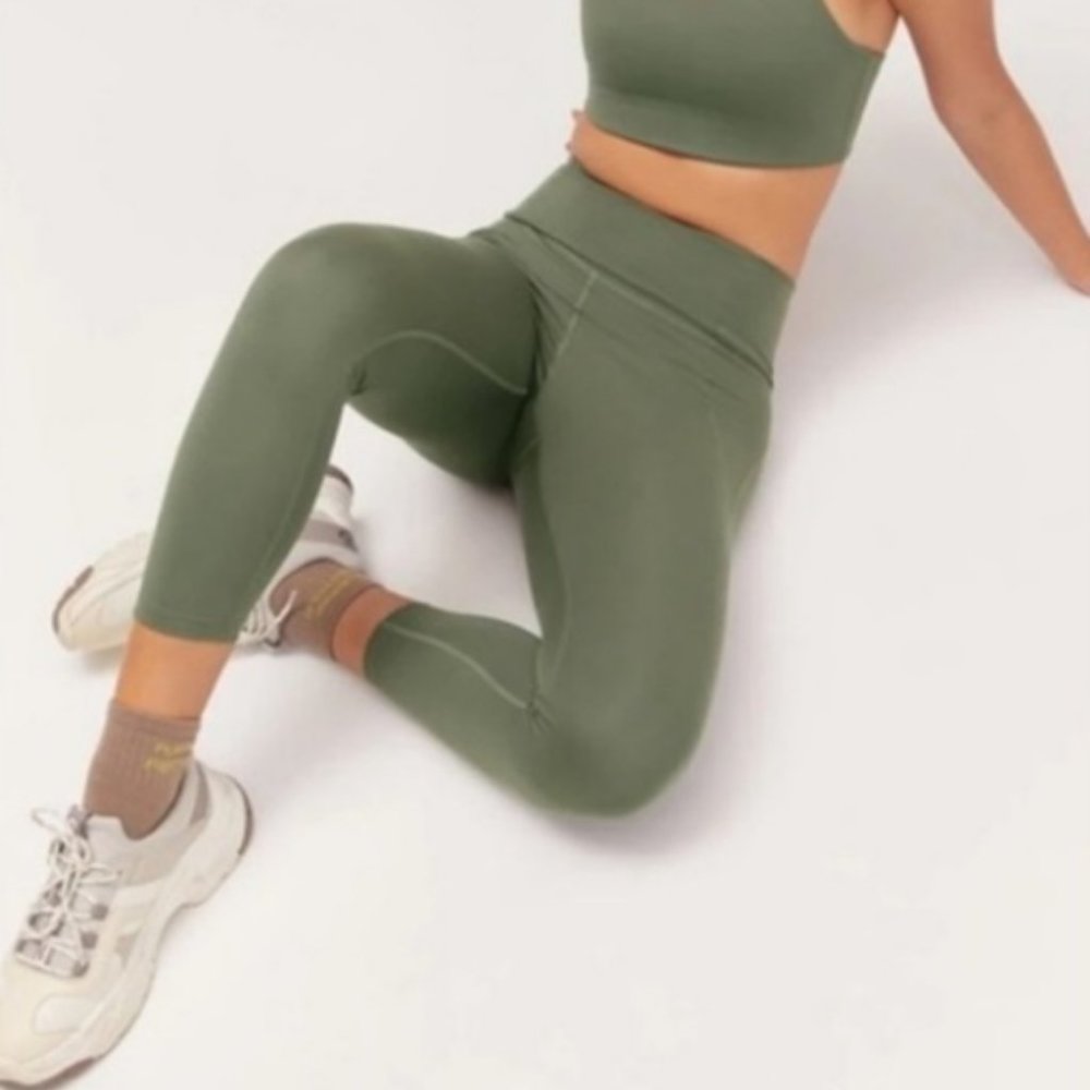 Girlfriend Collective Thyme Leggings w/ Pockets!